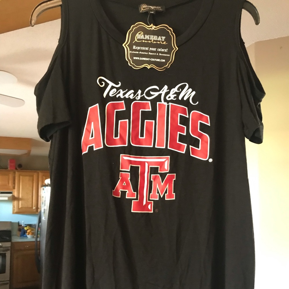Texas Aggies size M cold shoulder shirt$15